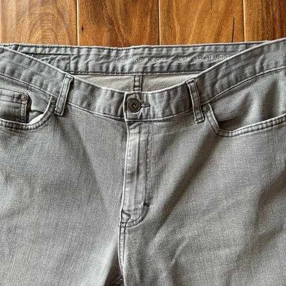 Calvin Klein Straight Leg Grey Wash Denim Jeans size 36x32 - Picture 3 of 5